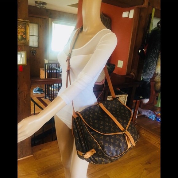 Louis Vuitton Handbags - 🔥Celebrities Trending🔥Travel w/Style LV Saumur35